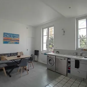 Appartement Charmant Deux Pieces A Arcueil, Mitoyen A La Maison Des Examens, Arcueil