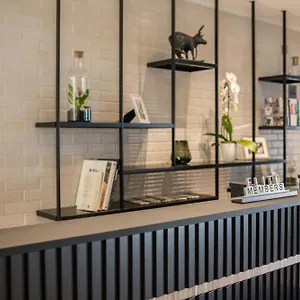 Courtyard By Marriott Paris Hotel
